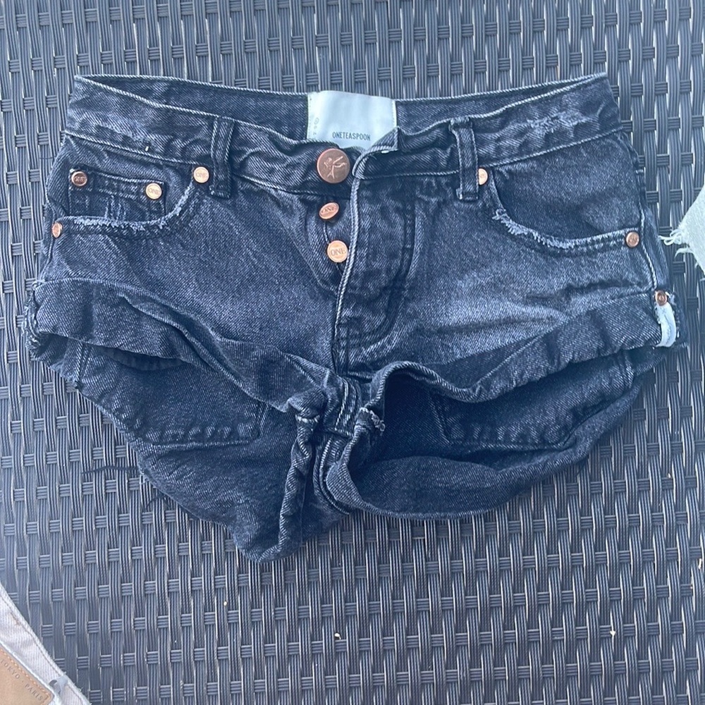 Black one teaspoon bandits in size 22